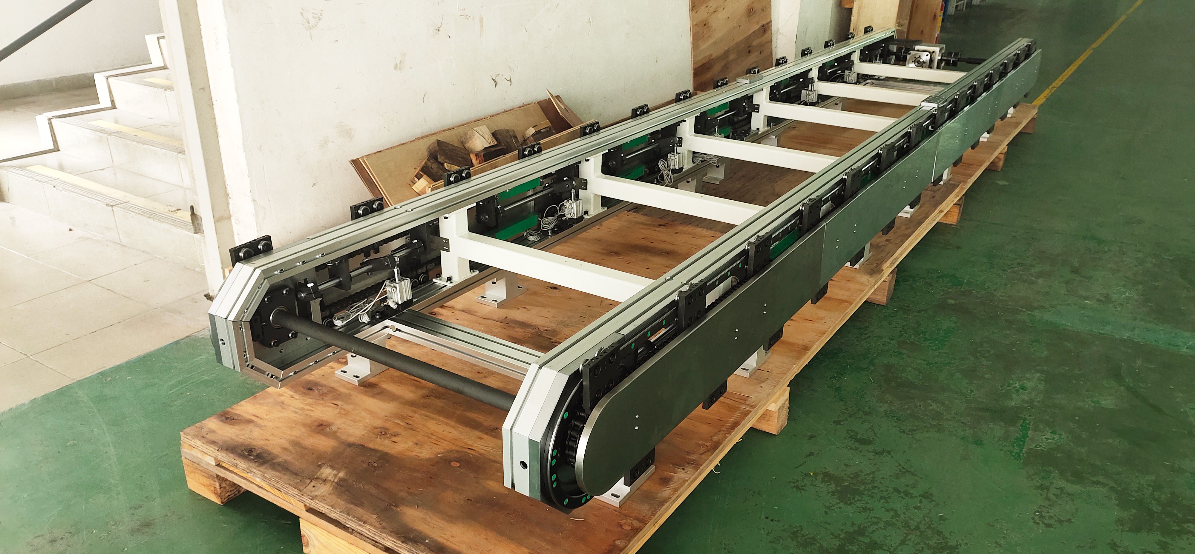 今年会官网双轨环形导轨运送线系统分类与应用剖析：立式与水平双轨结构的设计优势及工业场景实践(图4)